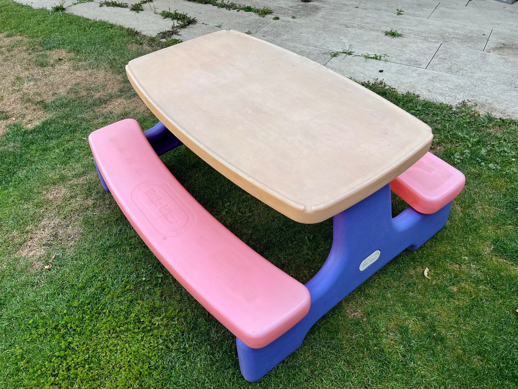 Set de table et chaises: Kindertisch mit Sitzbank – Défectueux à Volketswil par 5_Sterne 1