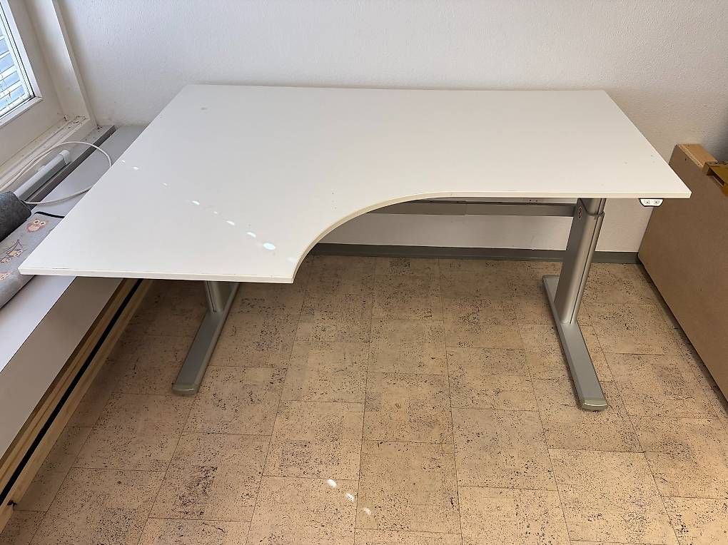 Schreibtische: Sitz-Steh-Schreibtisch – Gebraucht aus Baden von fio_2hh7