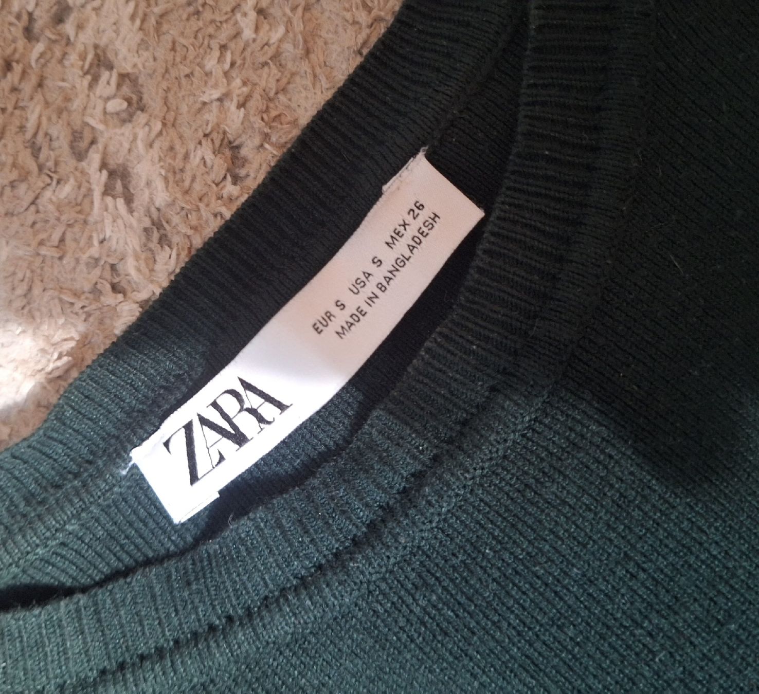 Zara Top: crop top vert émeraude – Usato da  venduto da  3