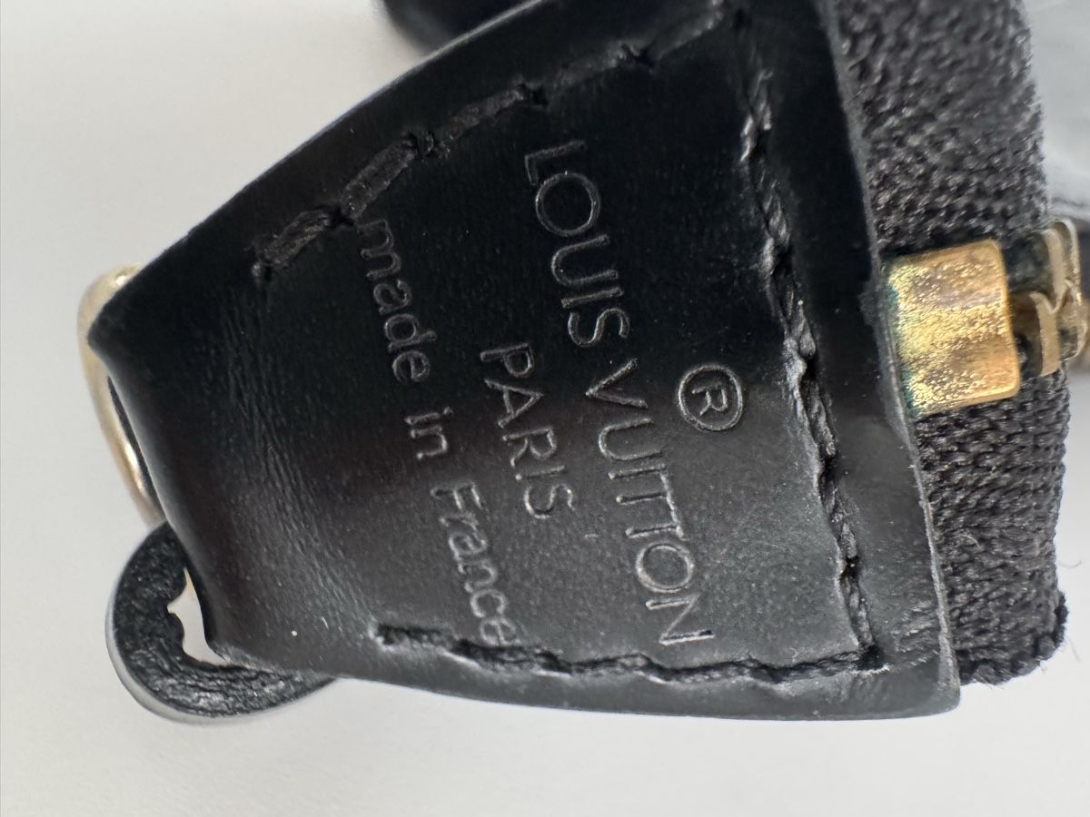 Louis Vuitton Borse da donna: Louis Vuitton Pochette Noir Épi – Usato da Trelex venduto da emi_r59r 1
