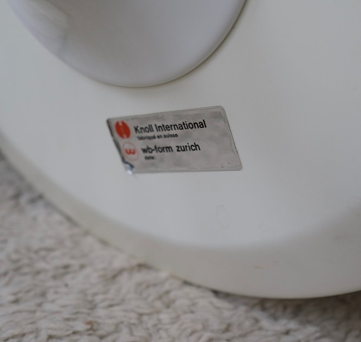 Knoll Tavoli: Eero Saarinen side table by Knoll International – Usato da Bern venduto da Zmodern_VIN 9