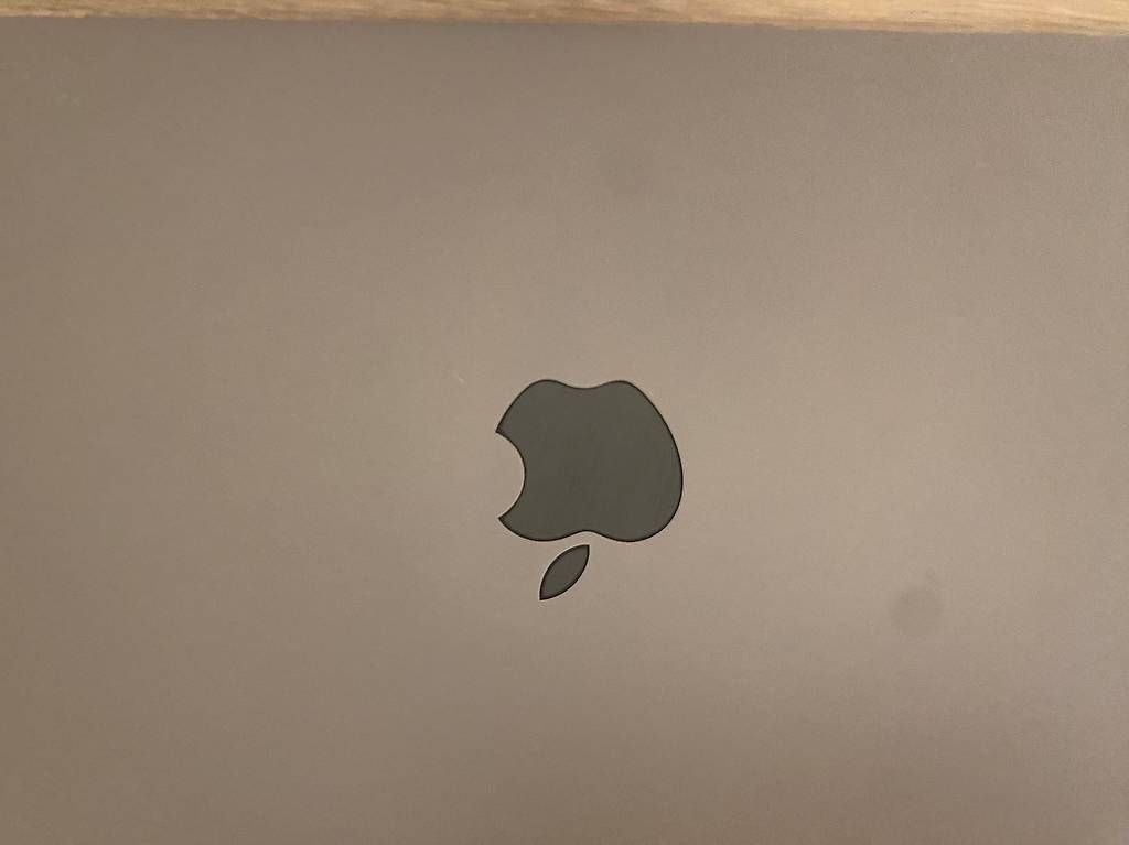 Notebook: MacBook Pro 13 2019  i5, 8 GB RAM, macOS Sequoia – Usato da Lugano venduto da selling_nice_stuff