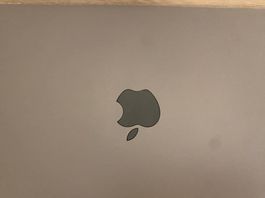 MacBook Pro 13 2019  i5, 8 GB RAM, macOS Sequoia