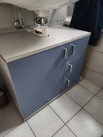 Zwei Lavabo-Unterschränke