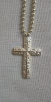 Collier avec pendantif grande croix dorée