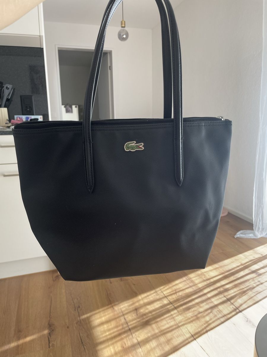 Lacoste Taschen für Damen: Lacoste Tasche  – Neu (gemäss Beschreibung) aus St. Gallen von web_r57v