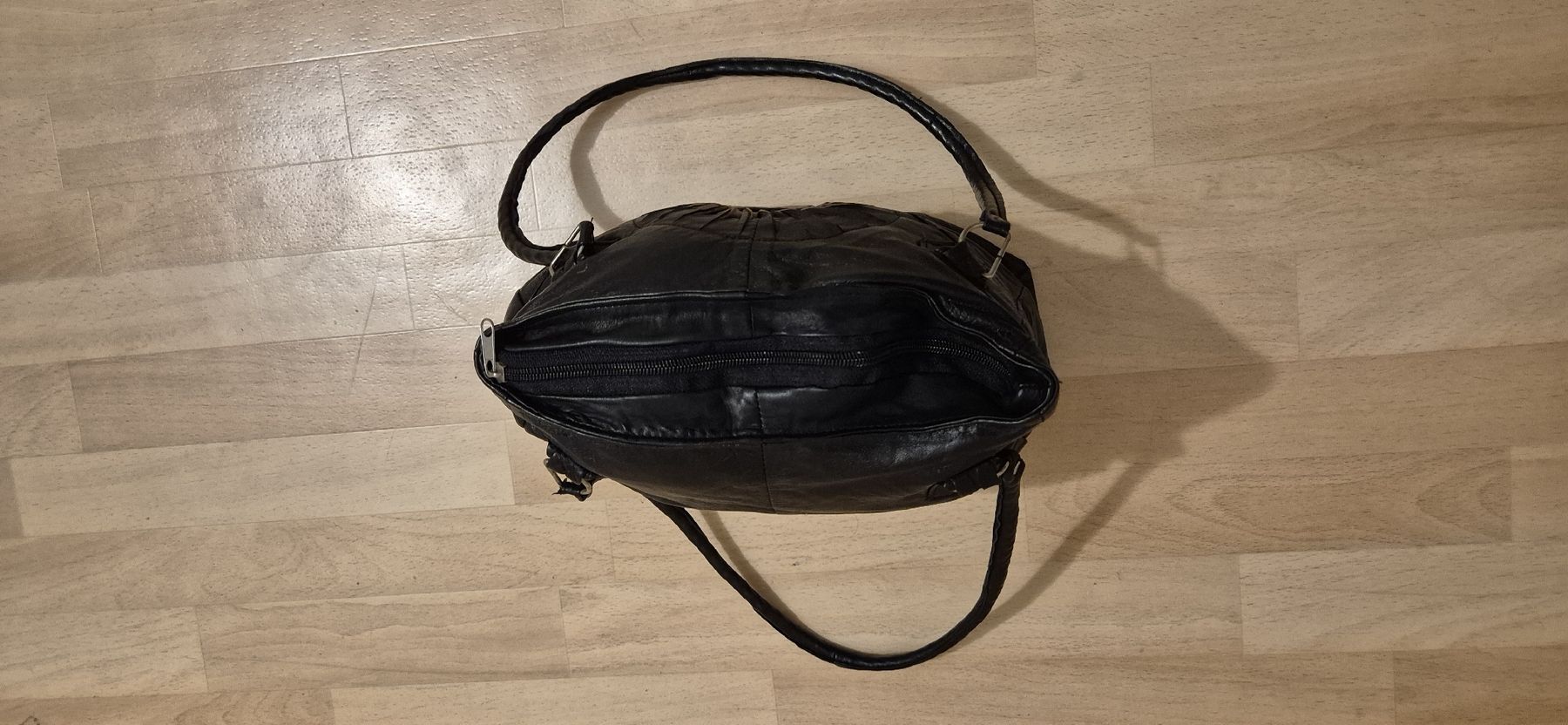 Taschen für Damen: Schwarze Handtasche – Gebraucht aus Schwyz von Vesparider01 5
