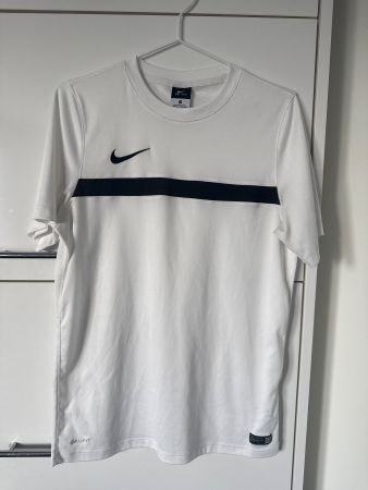 Nike Dri-Fit Fussball T-Shirt weiss Grösse M gebraucht