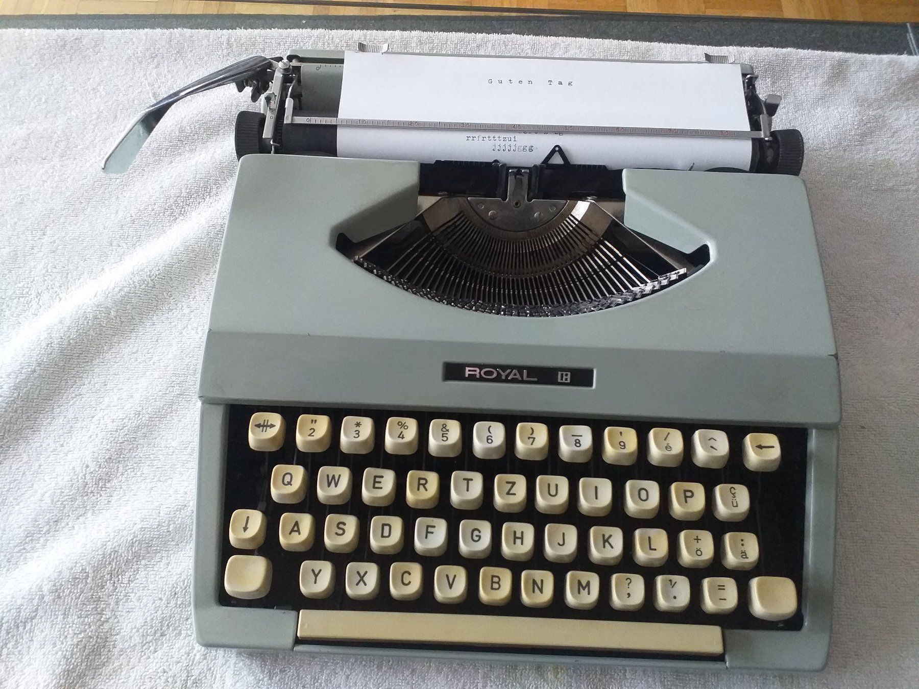 Macchine da scrivere: Antike Royal Schreibmaschine – Usato da Oberägeri venduto da 455