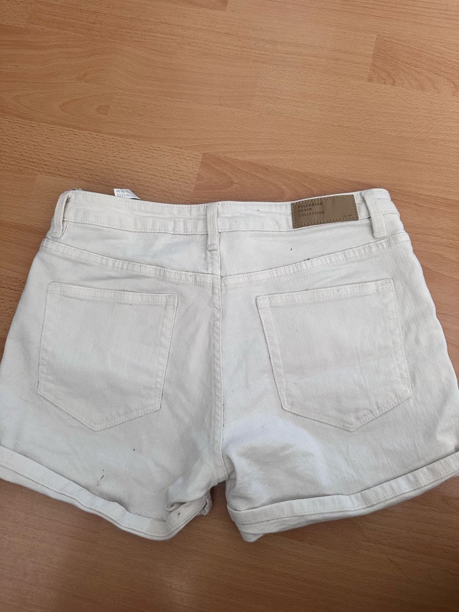 Pull&Bear Pantaloni: Pull&Bear Shorts, weiss, Gr. 28, neuwertig, Sommer! – Usato da Pfäffikon SZ venduto da deyjanira 2