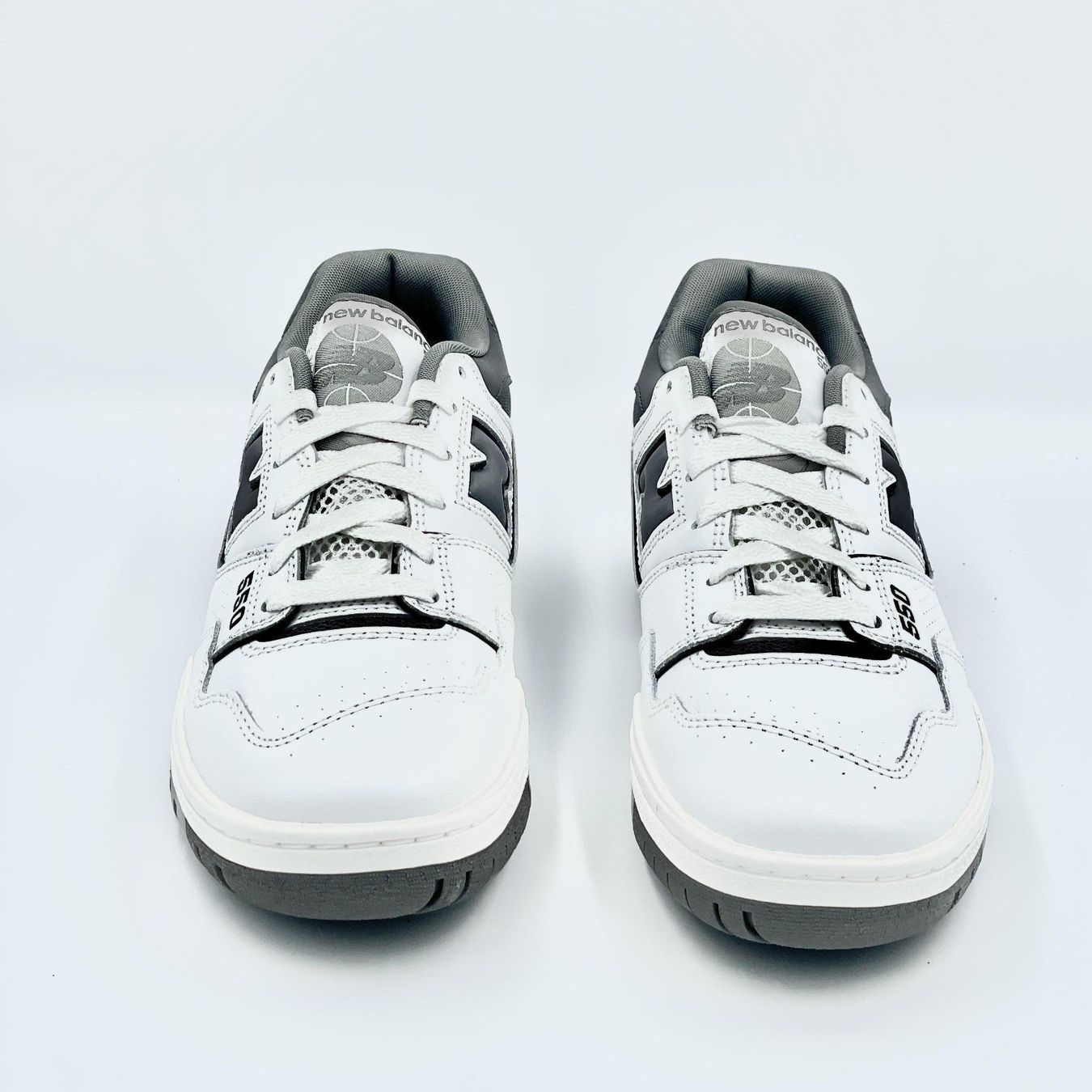New Balance Scarpe da uomo: New Balance 550 White Dark Grey EU 41.5 – Nuovo e nell'imballaggio originale da Erlinsbach venduto da sasneakers 2
