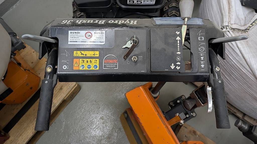 Tutte le macchine: Ariens PB36 HYD BRUSH Kehrmaschine – Usato da Disentis/Mustér venduto da mur_yf9h 4