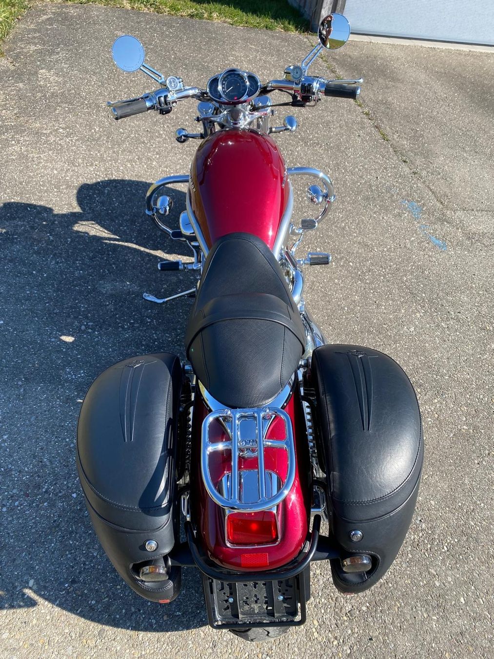 Harley-Davidson Chopper: Harley-Davidson V-Rod A Motorrad rot / grau – Gebraucht aus Zuckenriet von Res. 3