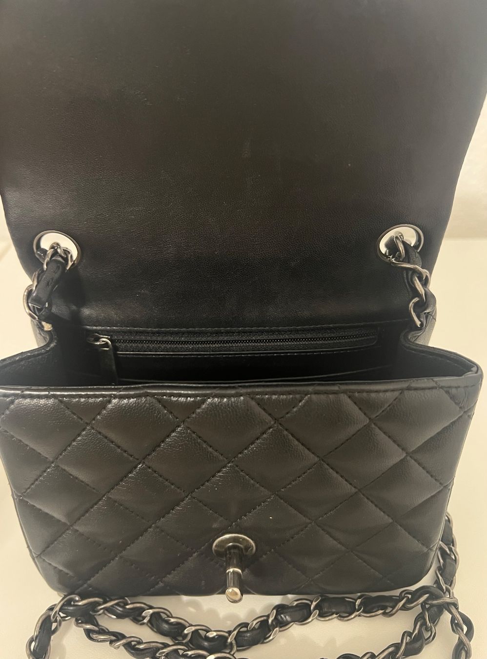 Chanel Sacs femmes: Chanel Classic Mini Sqaure Lambskin Schwarz silver Hardware – D'occasion à Embrach par whi_5g28 2