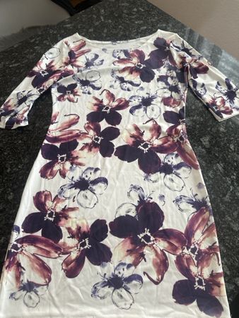 Sommerliches Jersey-Kleid mit Blumenmuster, Grösse M