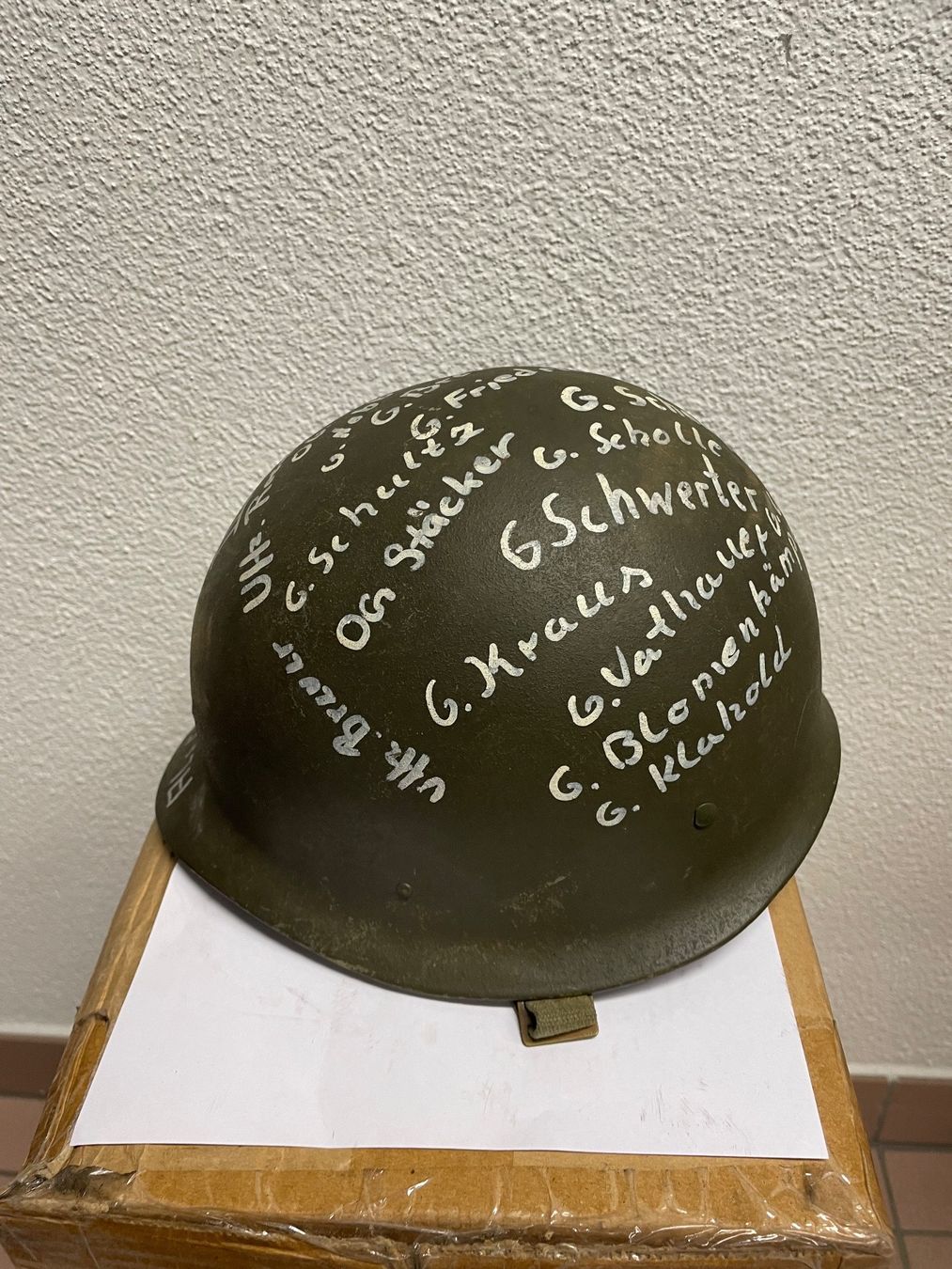 Uniformi & Effetti personali: M60 modello 1A1 Helmet Germany – Usato da Morbio Inferiore venduto da Ecod