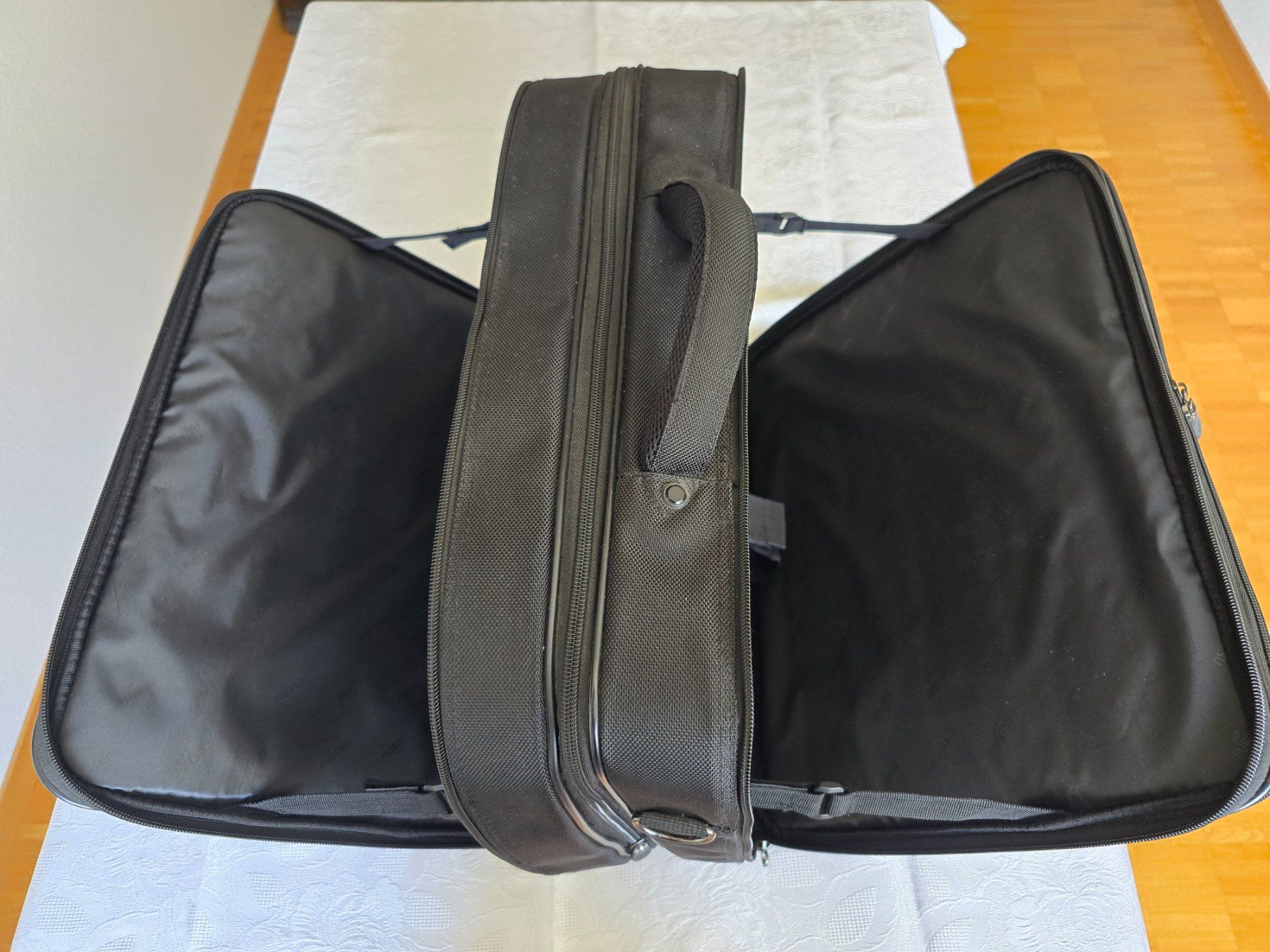 Fujitsu Notebook: Fujitsu CELSIUS-H700, Dockingstation, Laptoptasche, Zubehör – Usato da Wetzikon ZH venduto da Tonido 2