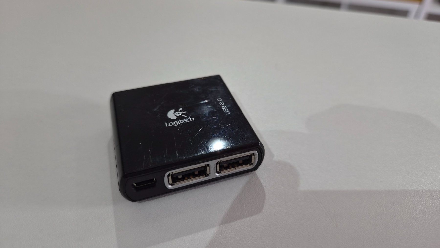 Logitech Hub & Switch: Logitech Premium 4-Port USB 2.0 Powered Hub – Usato da Chatel-St-Denis venduto da Teck7 1
