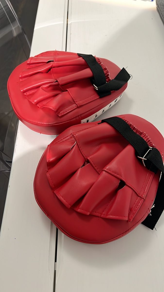 Sonstige Accessoires für Herren: Rote Box-/Trainingshandschuhe – Gebraucht aus Rüschlikon von ant_5v7g