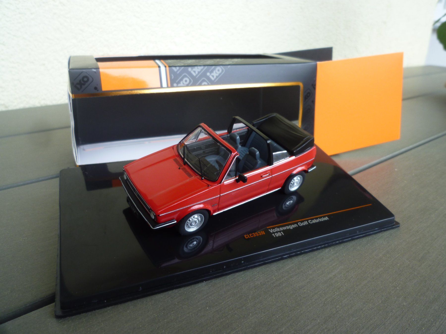 Volkswagen Modellini d'auto: VW Golf Cabriolet (1981) – Nuovo e nell'imballaggio originale da Flawil venduto da Imperiosud 6
