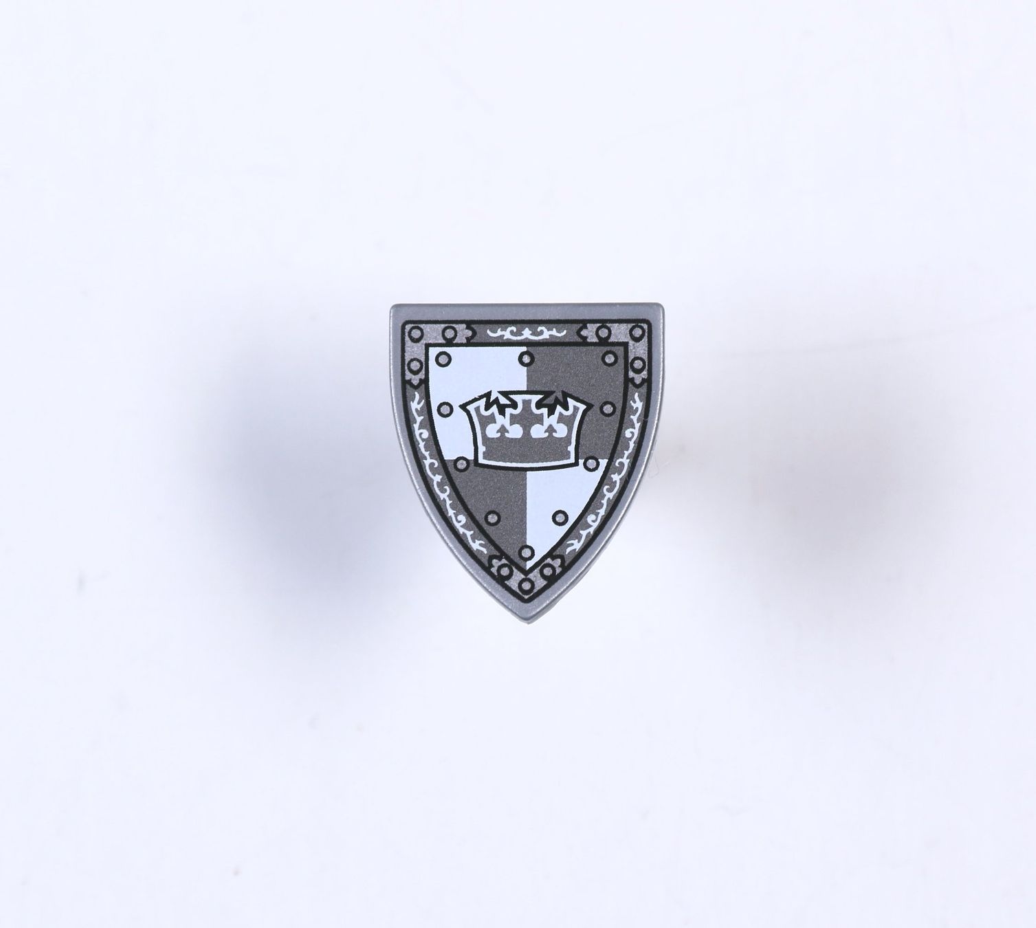Lego Giocattoli: LEGO® Minifigure, Shield Triangular Short with Gray Crown o – Usato da Hettlingen venduto da Scholi99