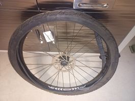 Vorderrad mit Scheibenbremsscheibe, neuer Reifen & neuer 29"