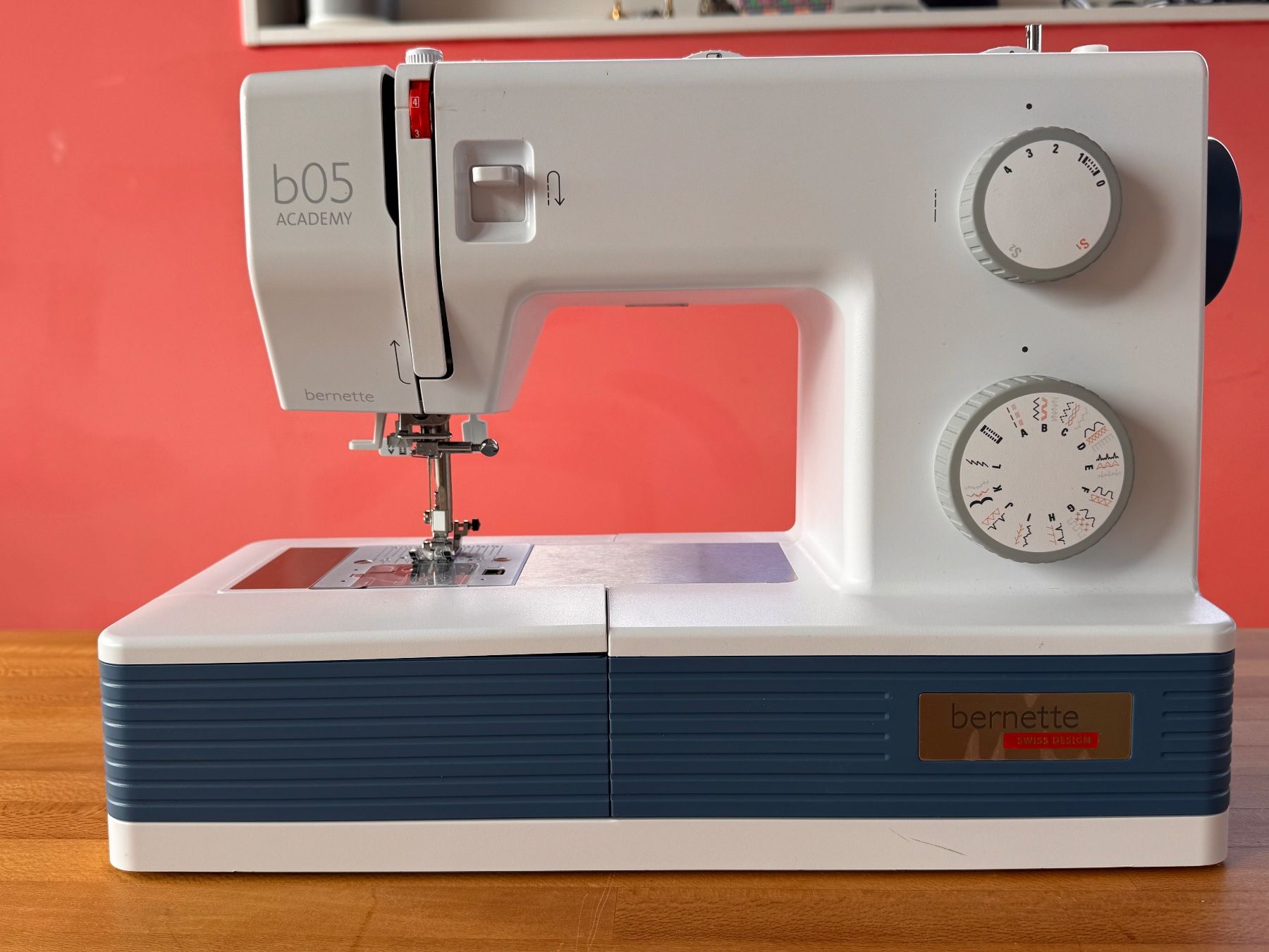 Bernina Macchine da cucire: Nämaschine Bernette b05 ACADEMIE – Usato da Kriens venduto da Joerg.H