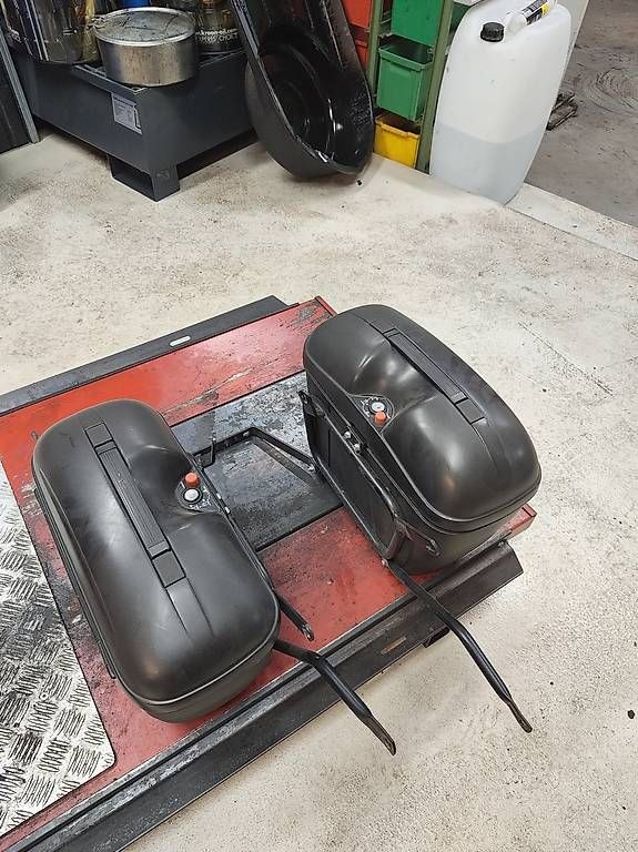 Valigie: Petite valise rigide avec support en metal a adapter  – Usato da Châtonnaye venduto da Titeuf441 1