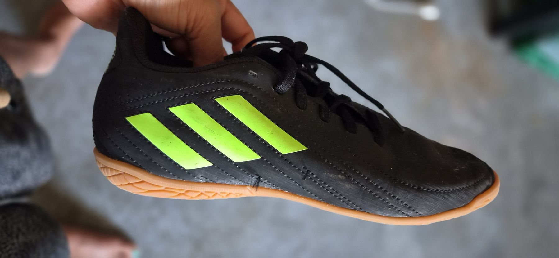 Adidas Scarpe da uomo: Hallenschuhe Adidas Indoor 37.5  – Usato da St.Gallenkappel. venduto da mt23101984