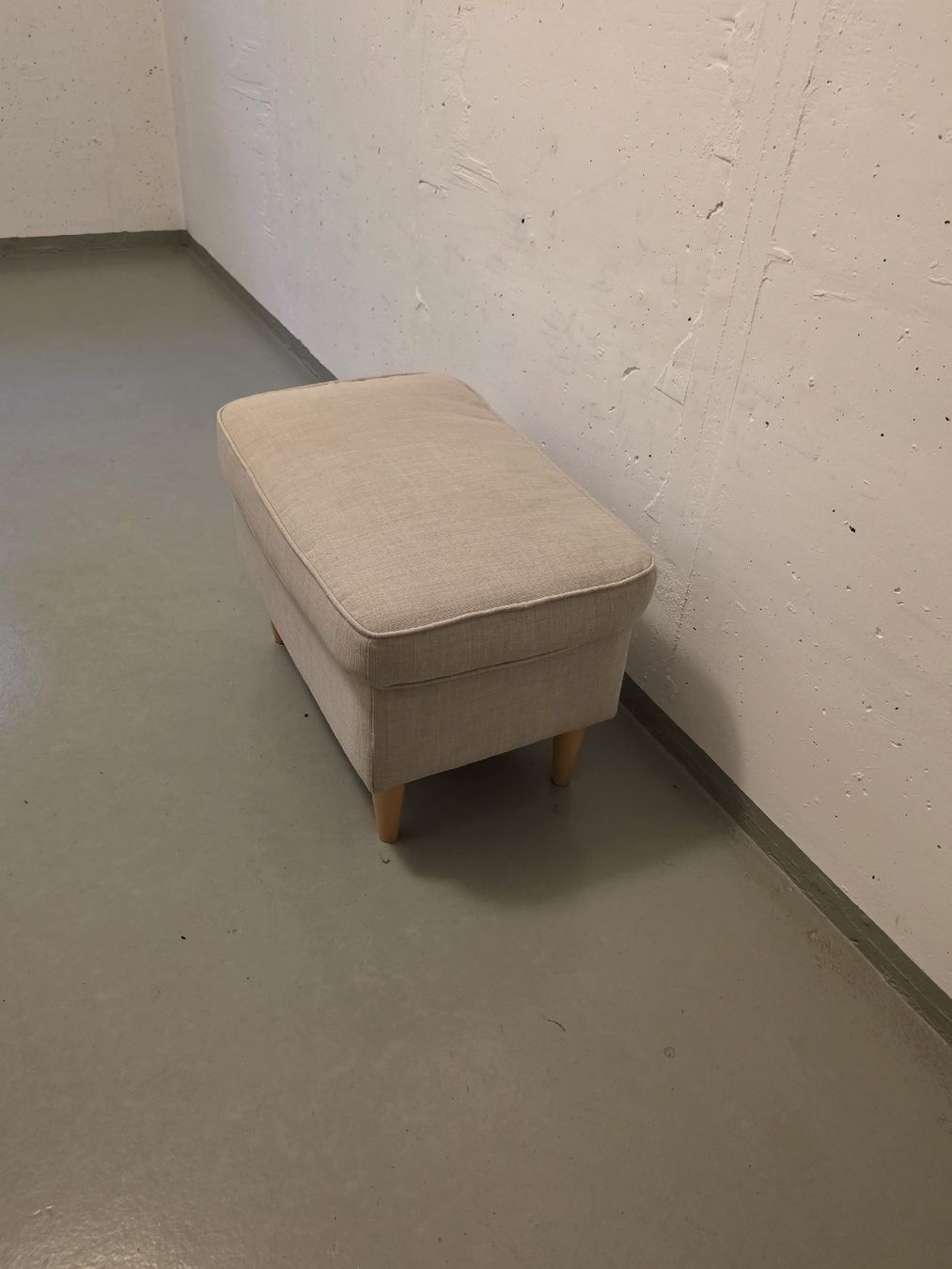 Ikea Sgabelli: IKEA Strandmon Hocker - beige -top Zustand – Usato da Wittenbach venduto da Elena1991 1