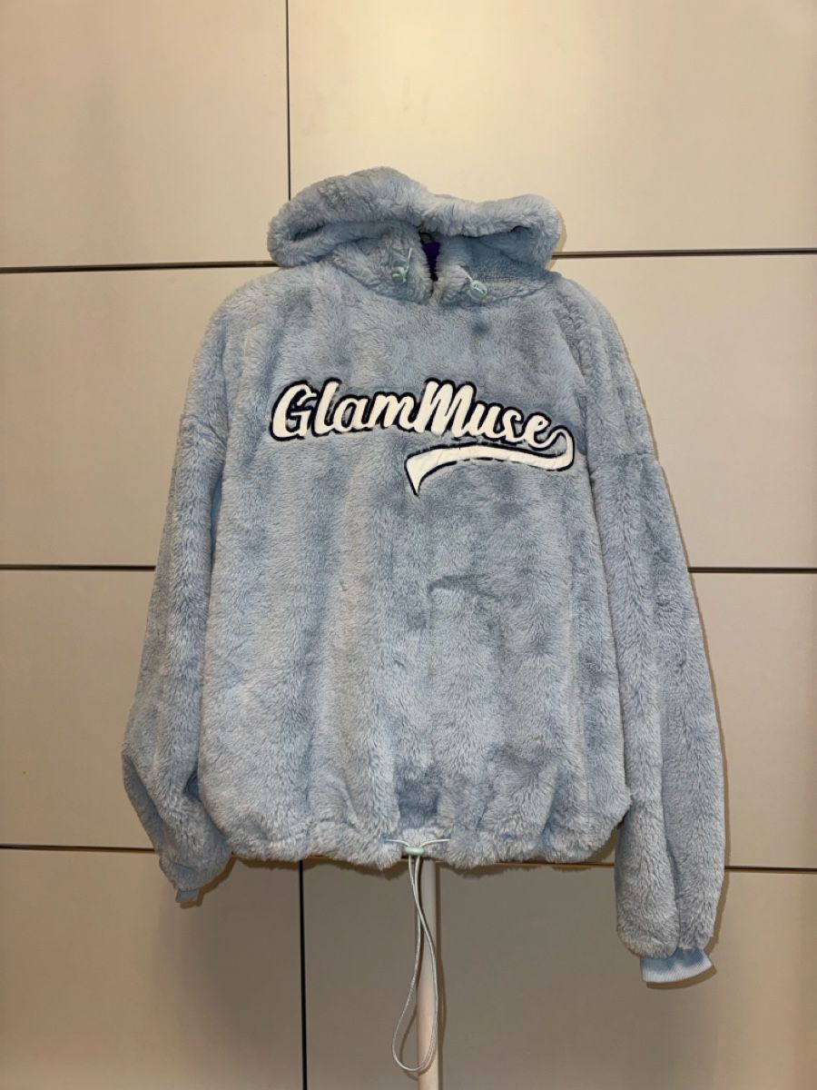 Bershka Pullover & Sweatshirts: Bershka Pullover mit Kapuze, hellblau, grösse M – Gebraucht aus Frauenfeld von Sarafvic