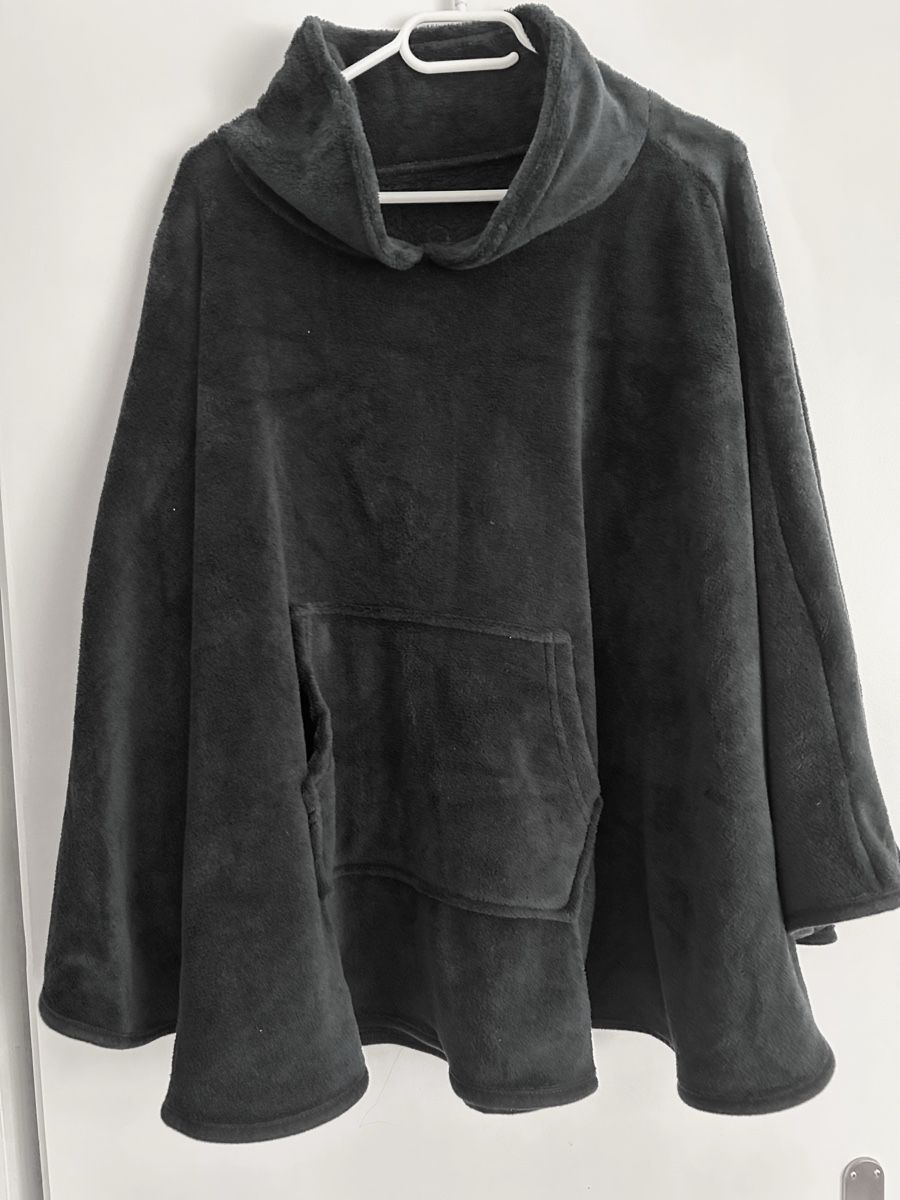 Altro in  Abbigliamento & Accessori: Kuscheliger warmer Poncho – Nuovo e nell'imballaggio originale da Einsiedeln venduto da sterngucker03