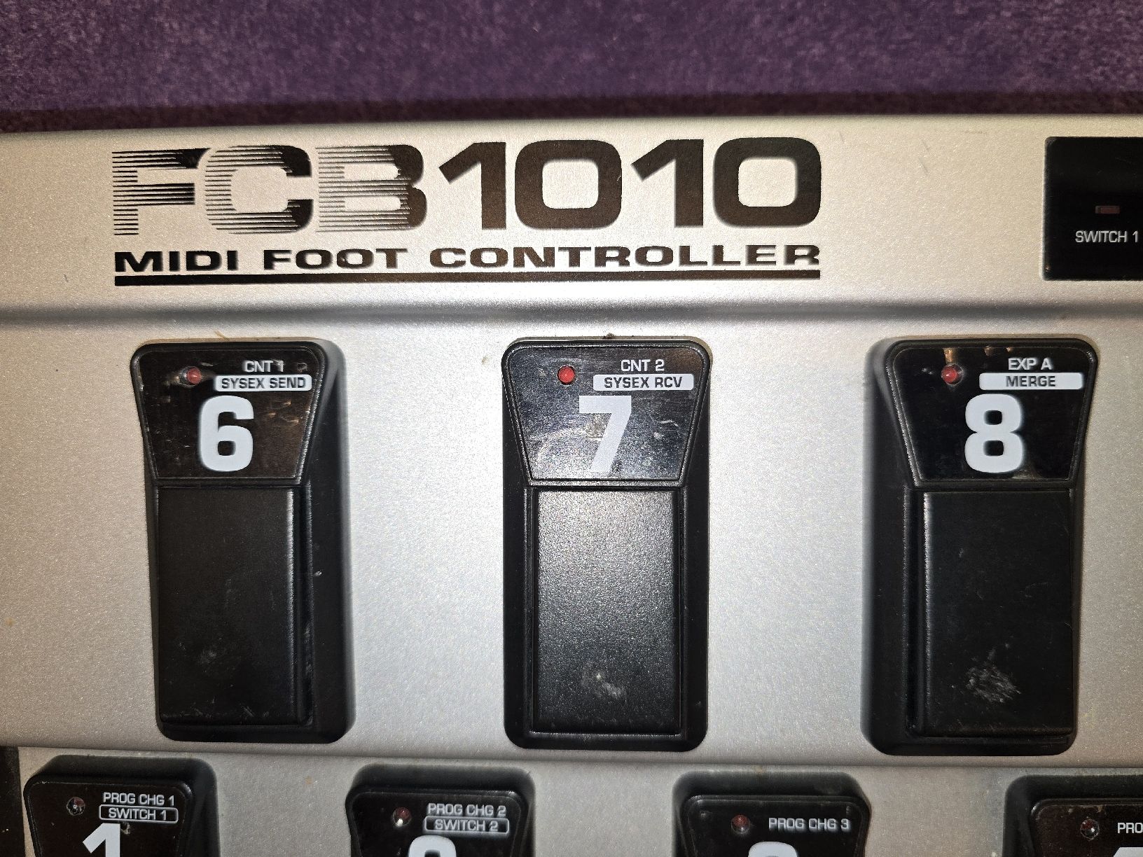 Behringer Strumenti musicali: FCB 1010 MIDI FOOTCONTROLLER – Usato da Zürich venduto da Antiquedealer 2