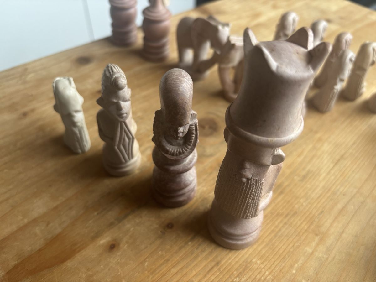 Giochi: Handgeschnitzte Schachfiguren aus Speckstein – Usato da Frauenfeld venduto da Fubech 2