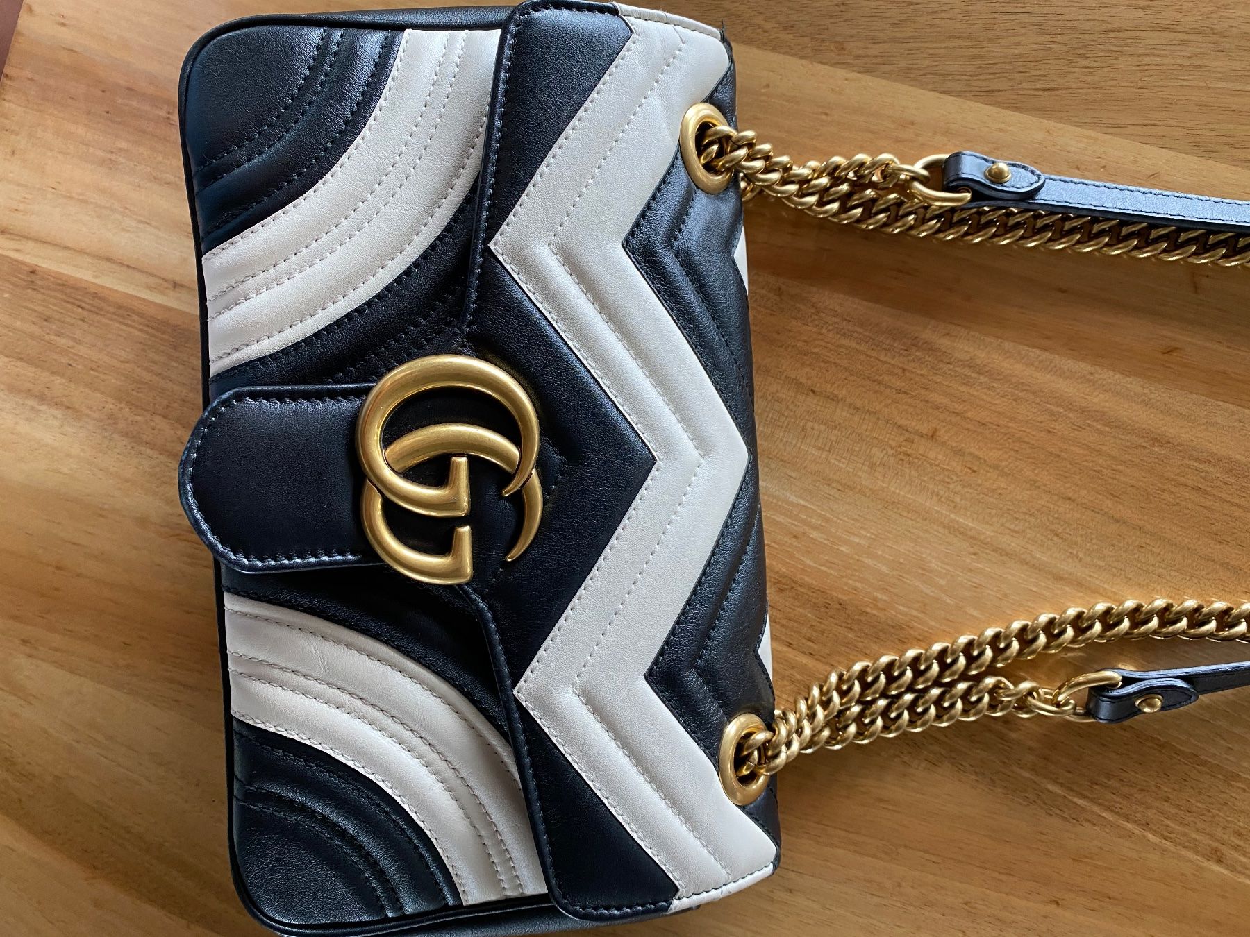 Gucci Sacs femmes: Gucci Marmont Schultertasche – D'occasion à Wädenswil par vilgar