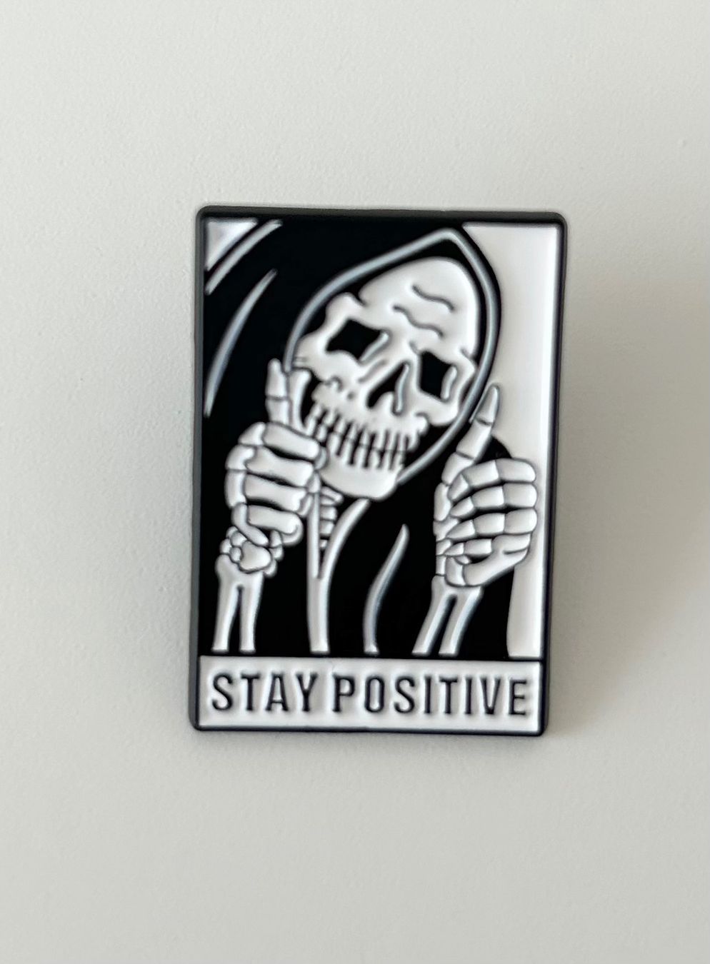 Placchette & Badge: Pin - Stay positive -  New – Nuovo (secondo la descrizione) da Basel venduto da lau_982w