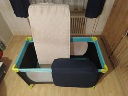 Reisebett / Kinderbett mit Matratze und Zubehör