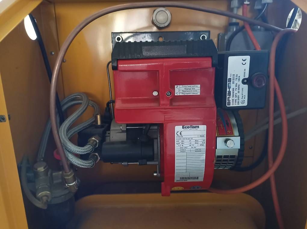 Radiateurs: Warmluftheizung MASTER mit Heizöltank – D'occasion à Pailly par Papichel 3