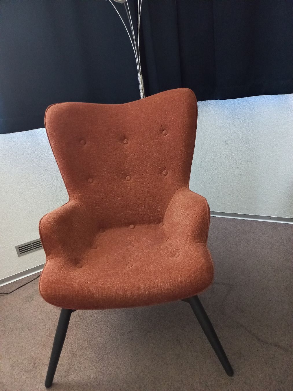 Livique Poltrone: Moderner Sessel mit schönem Strukturstoff in Kupfer – Nuovo (secondo la descrizione) da Düdingen venduto da mel_b_91. 1