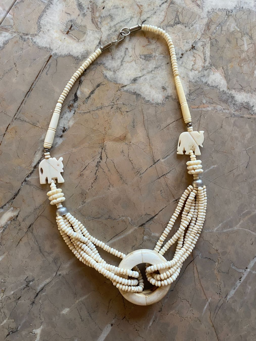 Catenine: Bone African Hand Carved Bead Necklacee – Usato da Zürich venduto da hil_88hg