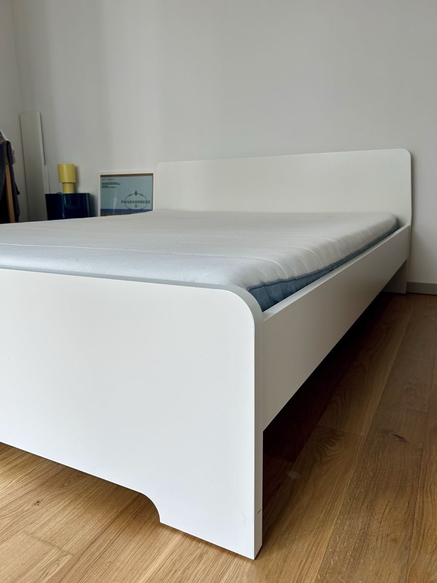 Letti: White Bed Frame with Mattress and Topper - As new! – Nuovo (secondo la descrizione) da Zürich venduto da lud_7ztt 2