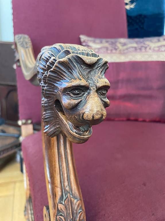 Poltrone: Fauteuil à têtes de lion – Usato da Lausanne venduto da s_m_65lm 1