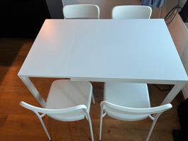 Weisser Auszieh-Esstisch mit 4 Stühlen