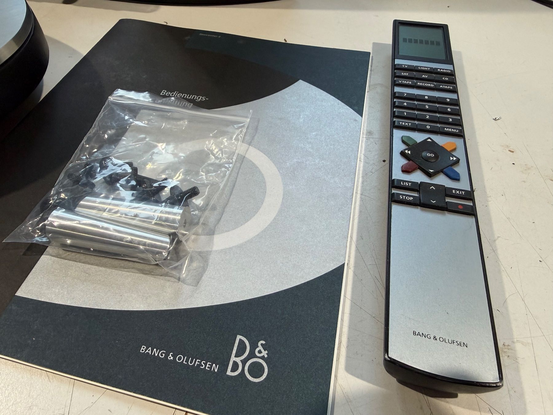 Bang & Olufsen Radio: Bang & Olufsen Beocenter 2 et Beolab 2000 – Usato da Coeuve venduto da ABsold 3