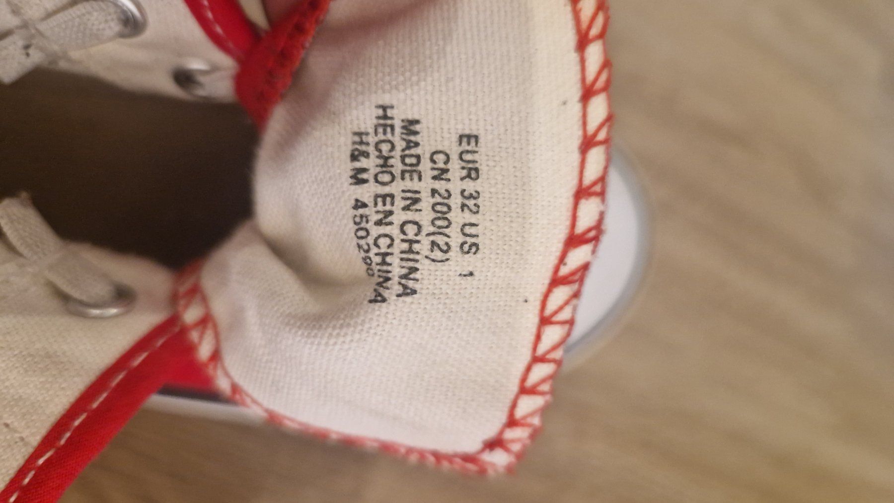 Scarpe per ragazzi: Rote Kinder Turnschuhe, Gr. 32, Top Zustand – Usato da Roggliswil venduto da Crosser17 2