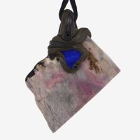 Schweizer Rhodonit Steinanhänger mit Lapislazuli