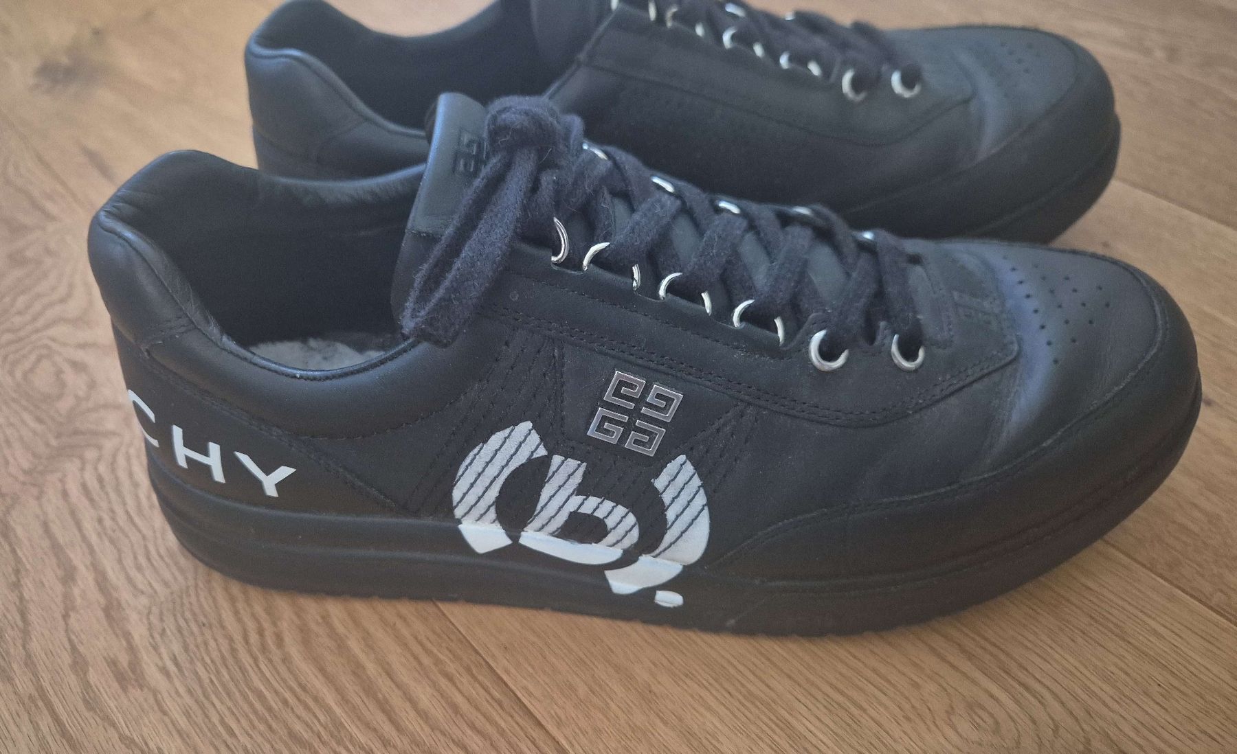 Givenchy Chaussures hommes: Givenchy Turnschuhe schwarz Grösse 41,5 gebraucht – D'occasion à Bubikon par NaralieG