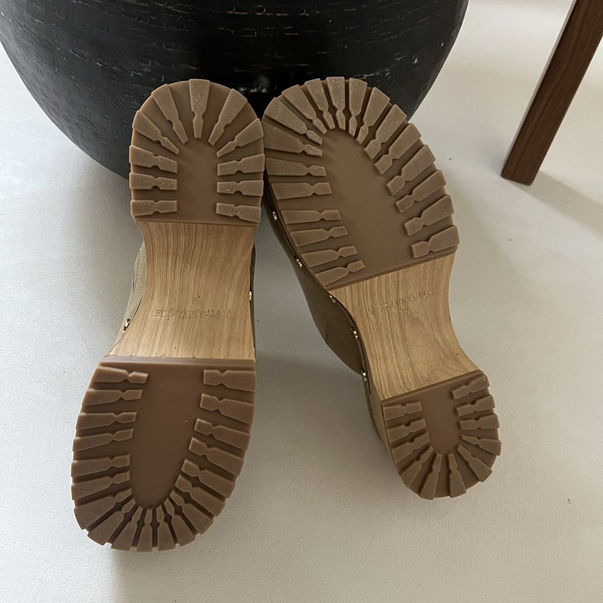 Scarpe da donna: Coole Clogs Gr. 39 mit Nieten – Nuovo (secondo la descrizione) da Buochs venduto da charlie18 5