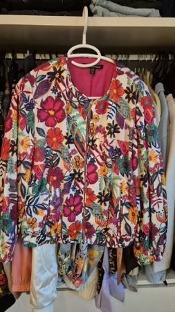 Blouson Jacke Trf Outerwear Blumenmuster Grösse M gebraucht