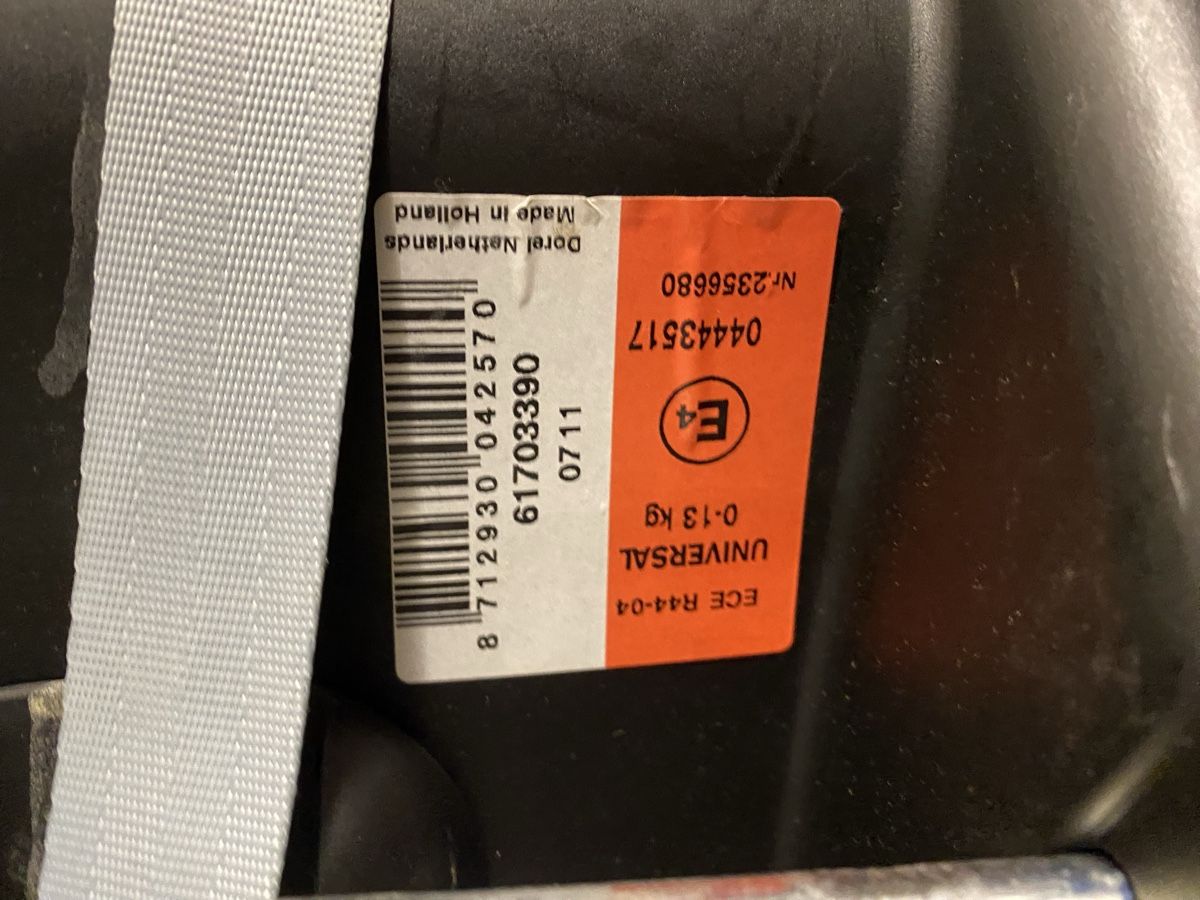 Maxi-Cosi Seggiolini per auto: Maxi-Cosi Babysitz Cabrio Fix, gepflegter Zustand – Usato da Rapperswil SG venduto da Mtron 1